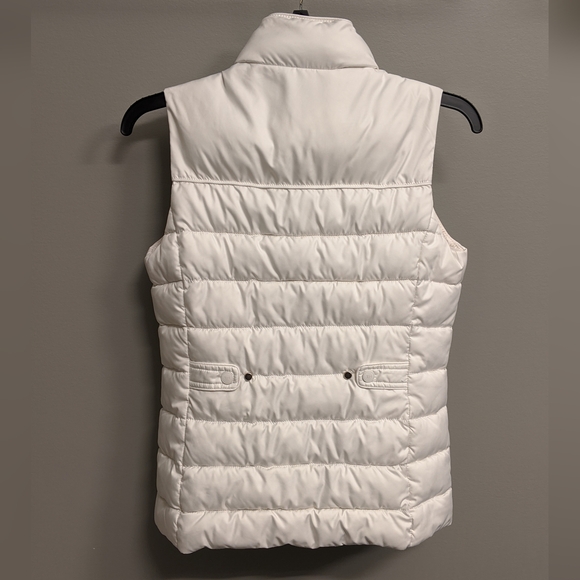 Like new Women's Tommy Hilfiger white zip up puffer vest - size x-small - Picture 3 of 5